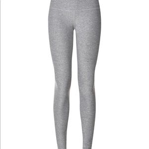 Grey lululemon wunder under